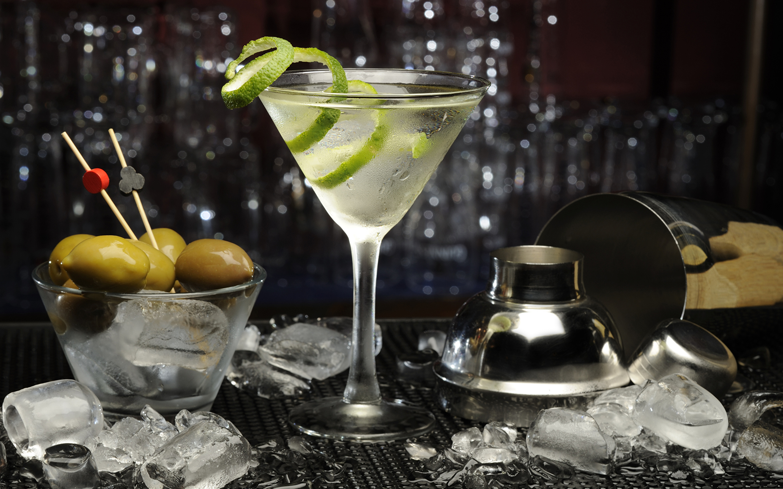 Фото бокала с мартини