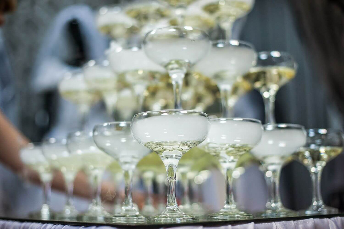 Пирамида из бокалов Флер