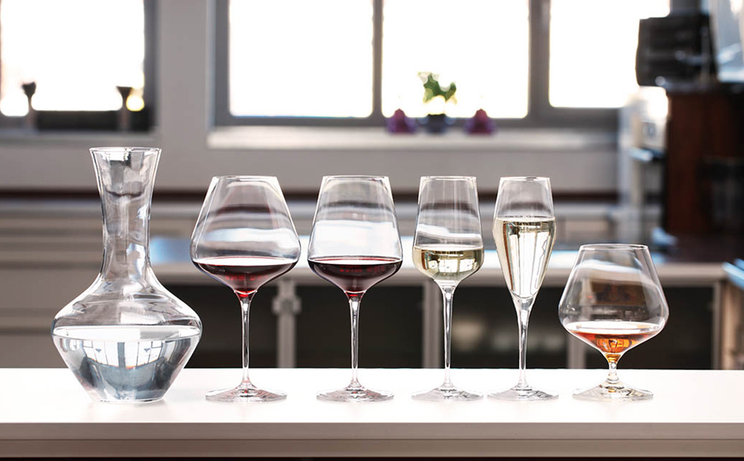 Бокалы Spiegelau на столе