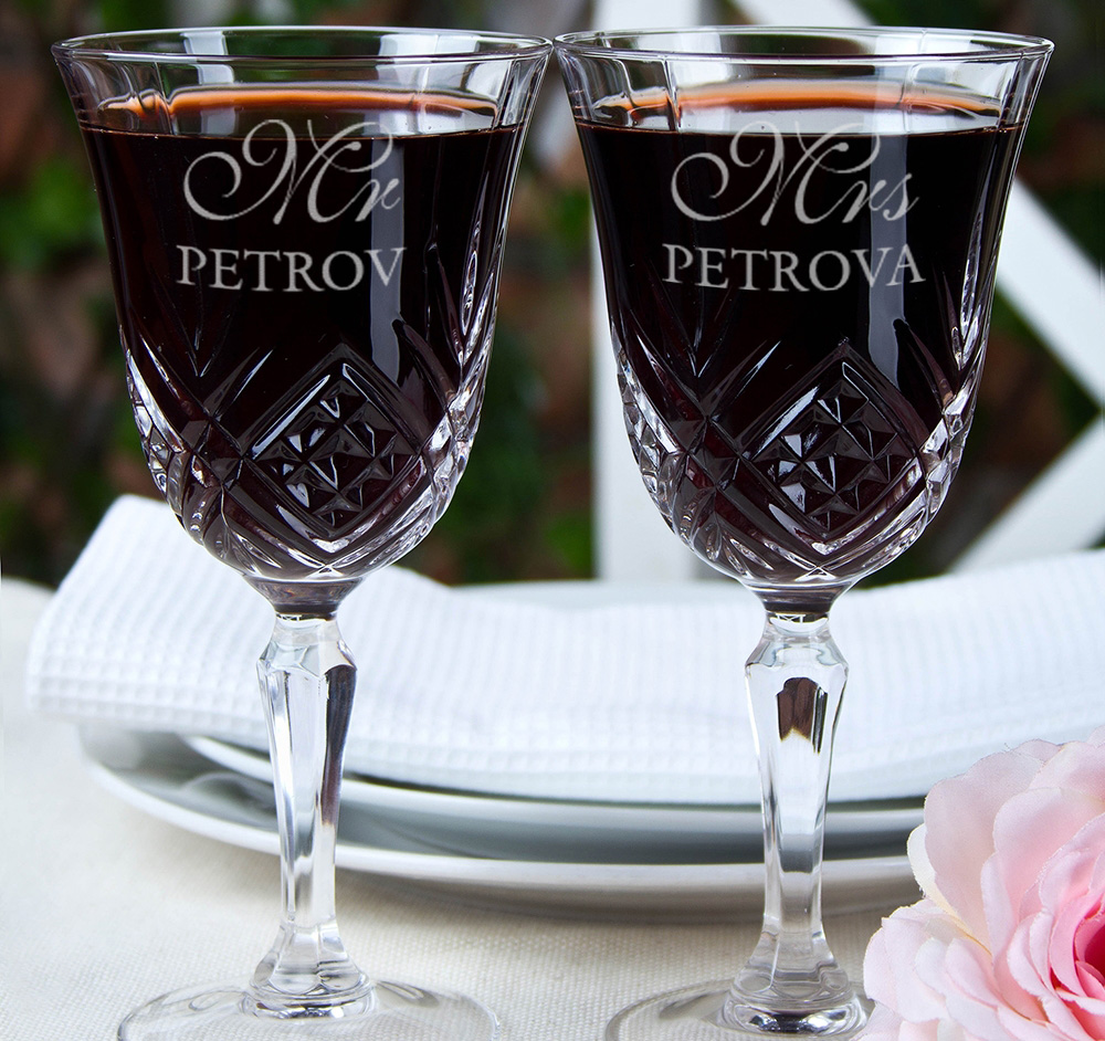 Фото именных бокалов для вина