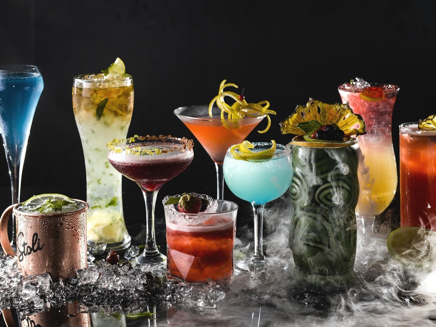 Бокалы с коктейлями