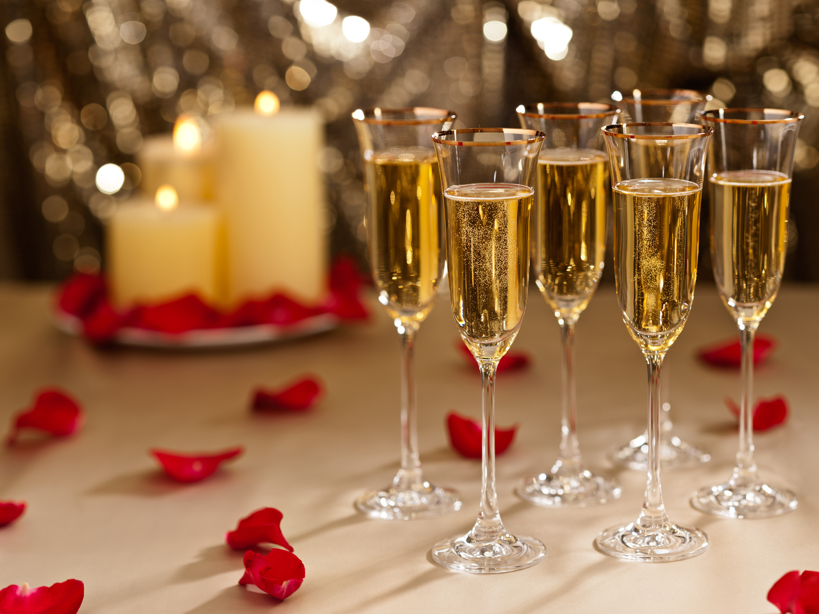 Бокалы с шампанским