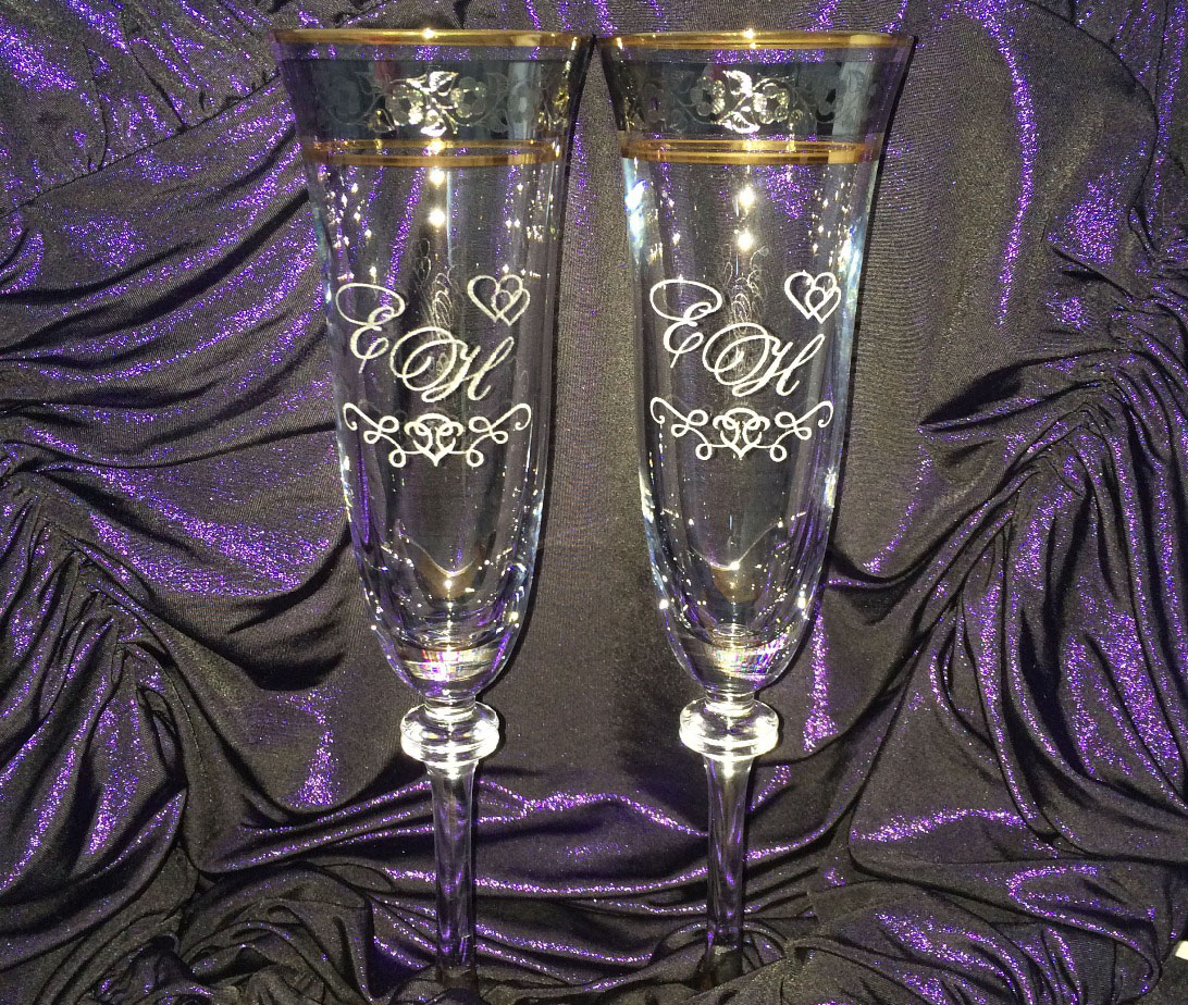 Бокалы с золотой гравировкой