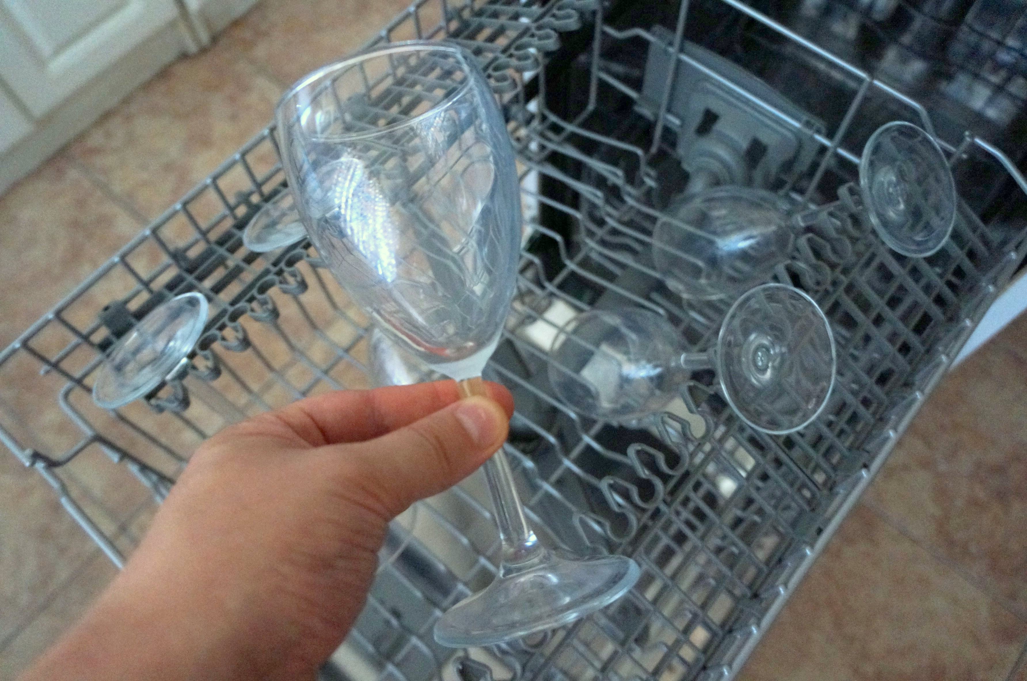 Бокалы в посудомоечной машине