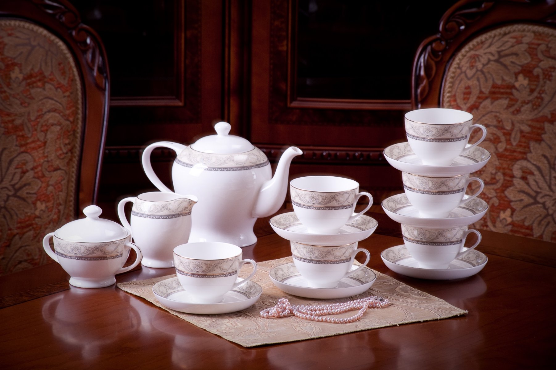 Чайный сервиз из костяного фарфора