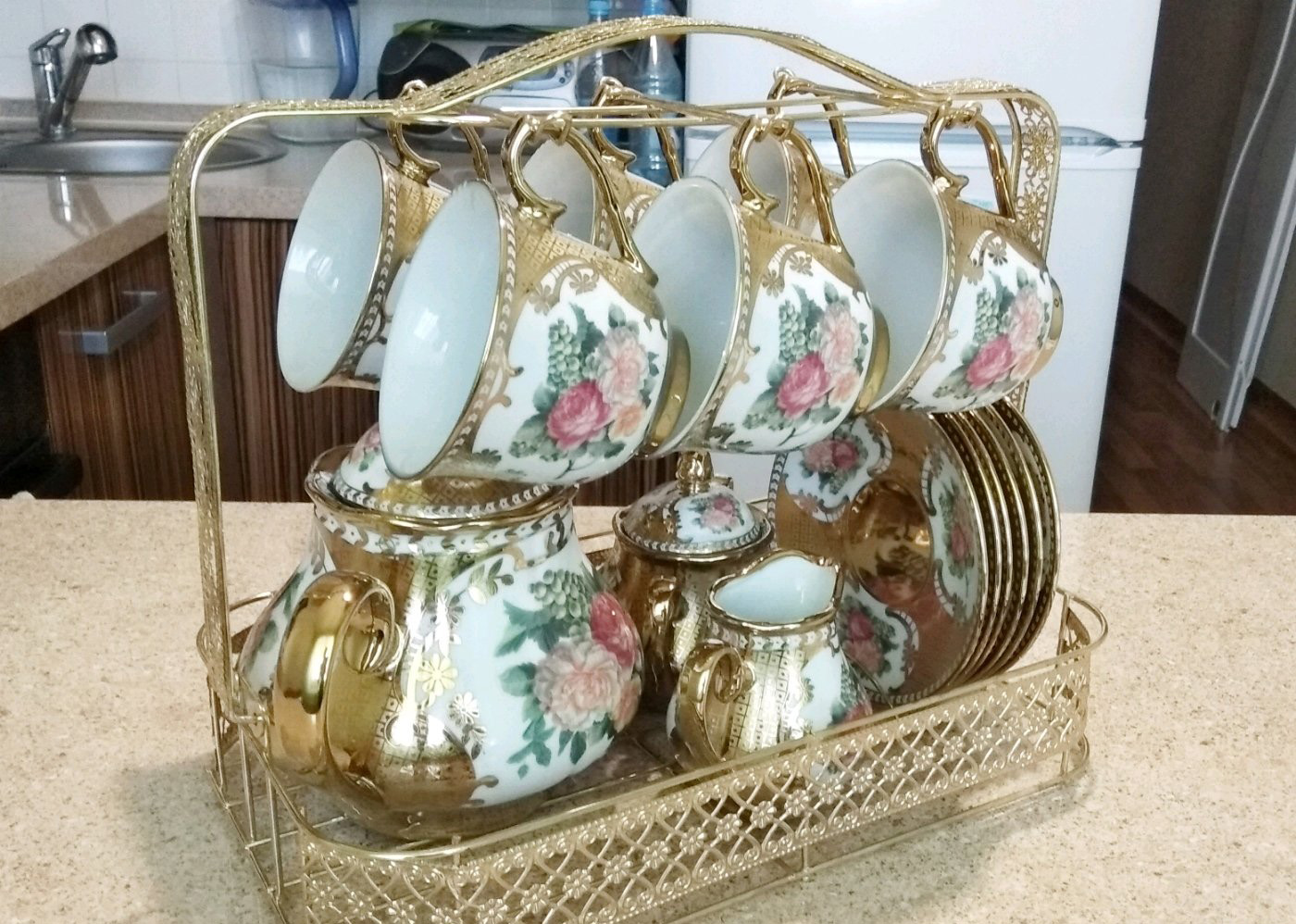 Чайный сервиз на подставке