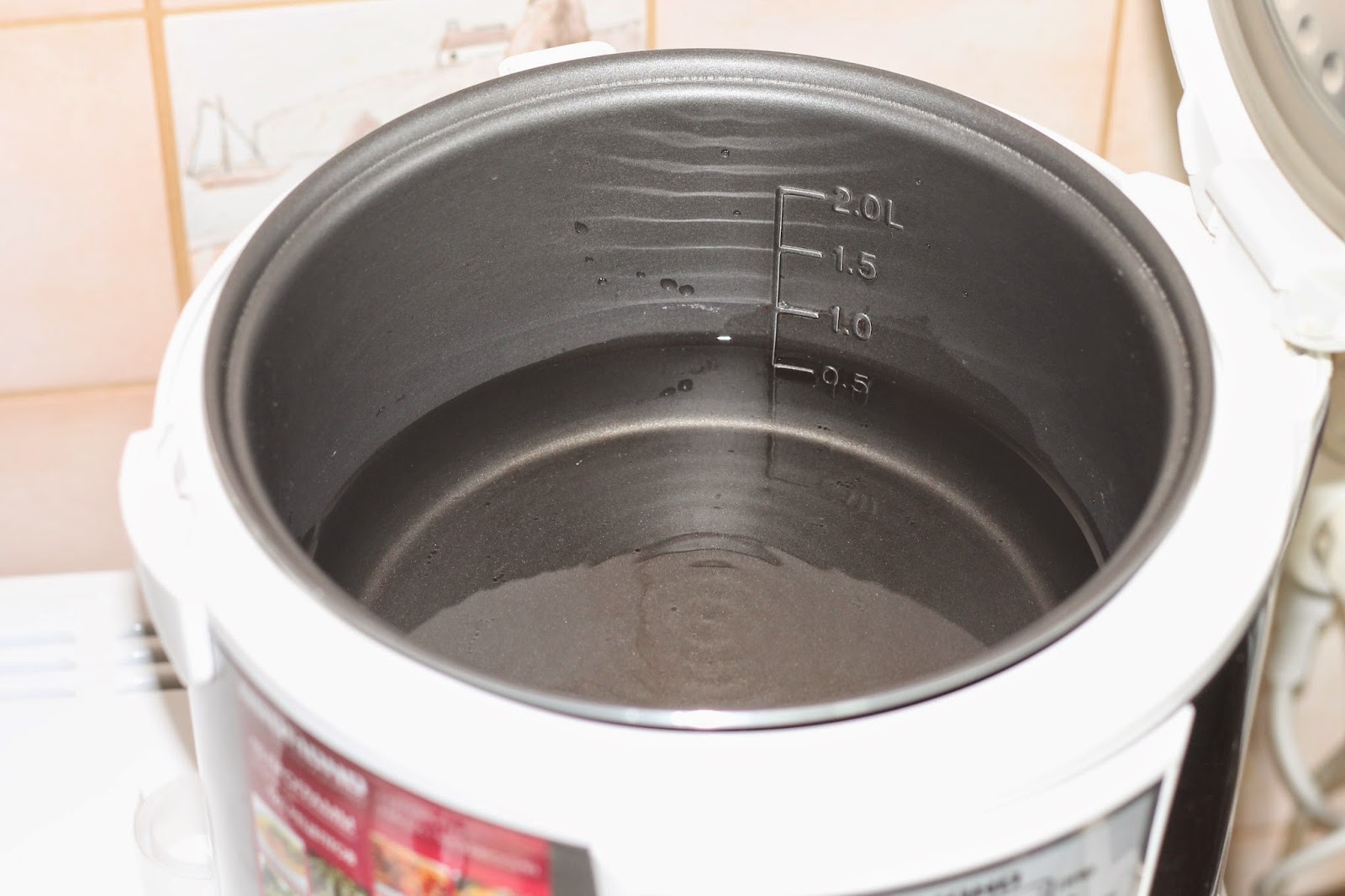 Чаша скороварки с водой