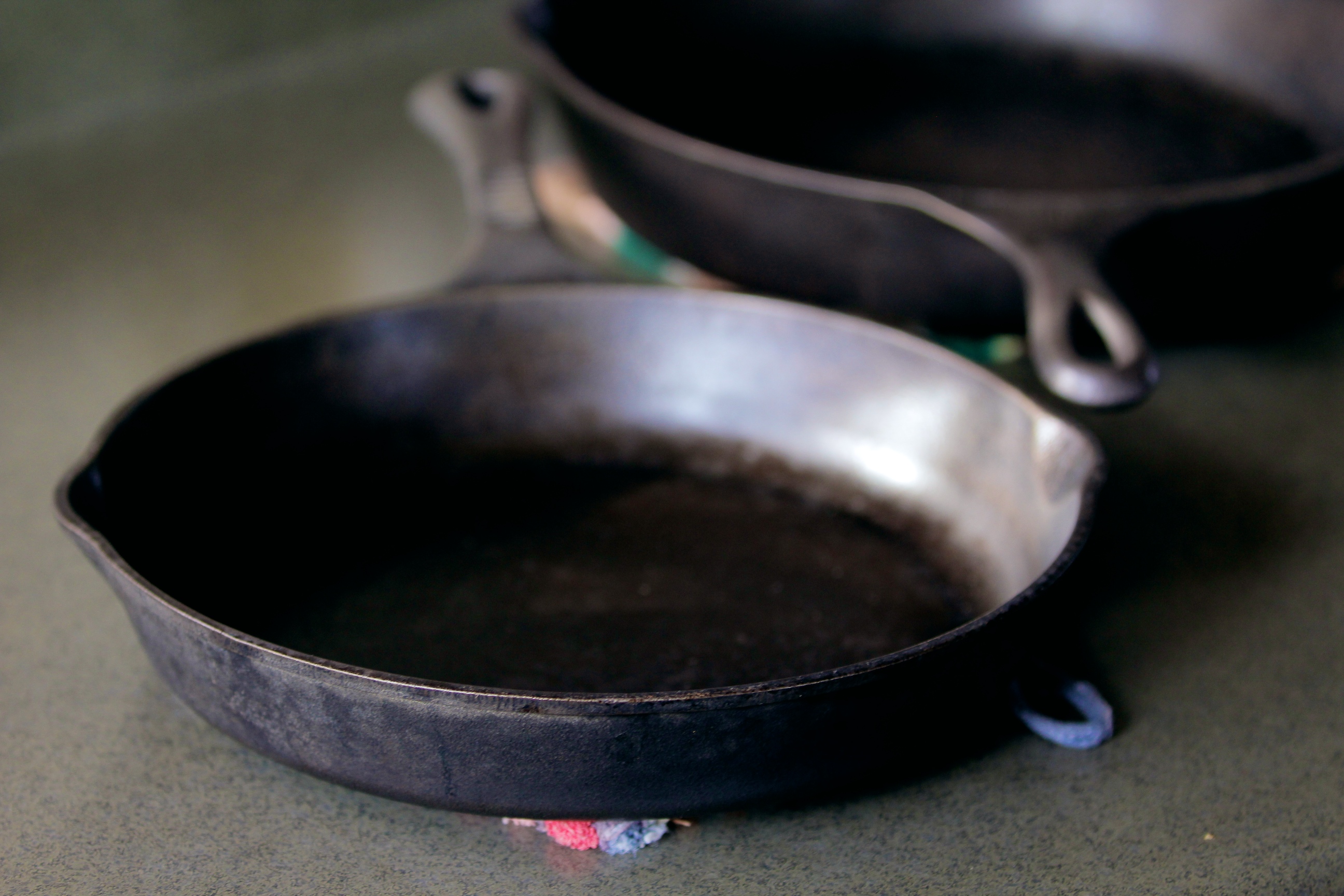 Фото чугунных сковородок