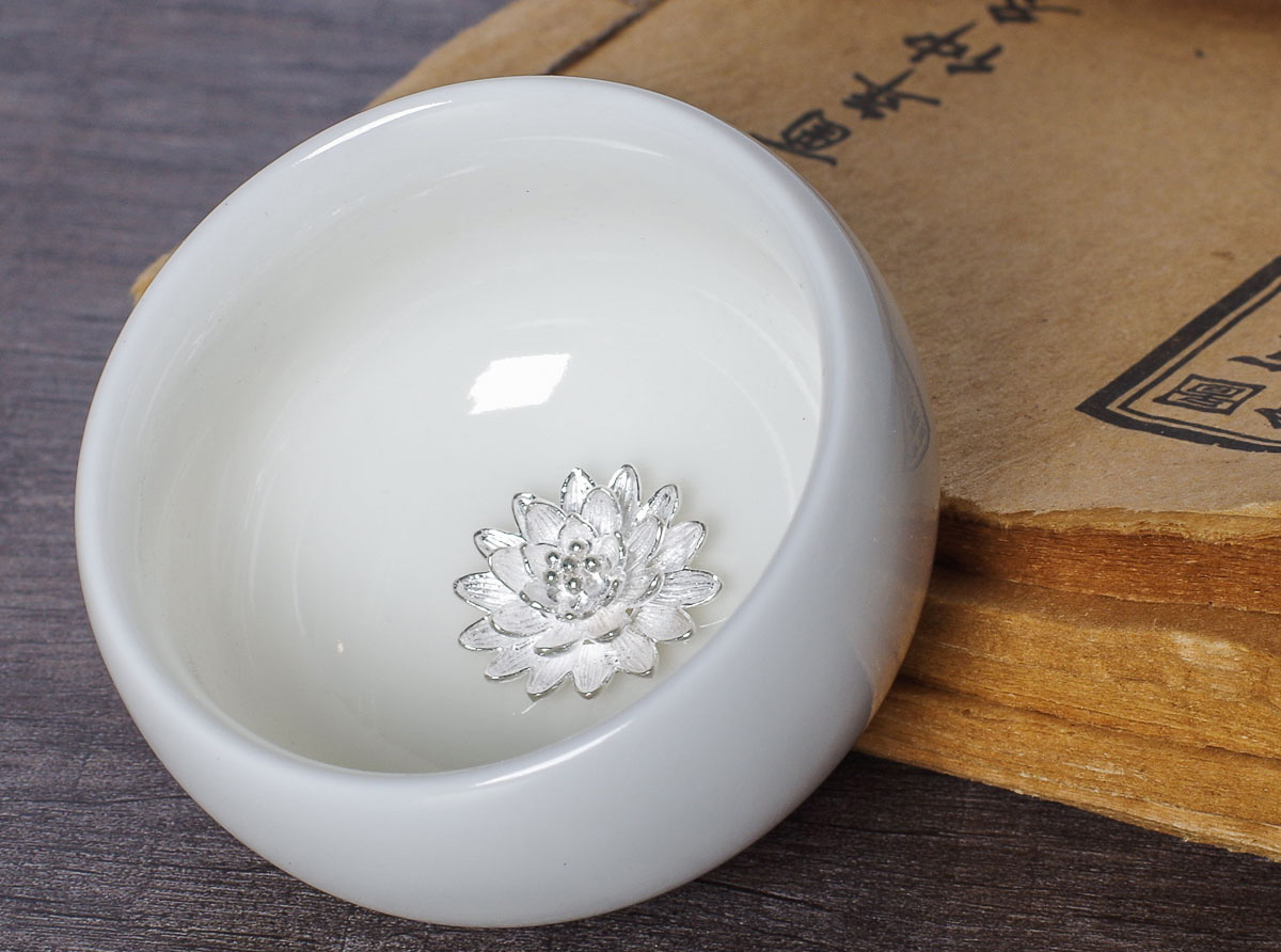 Фарфоровая пиала