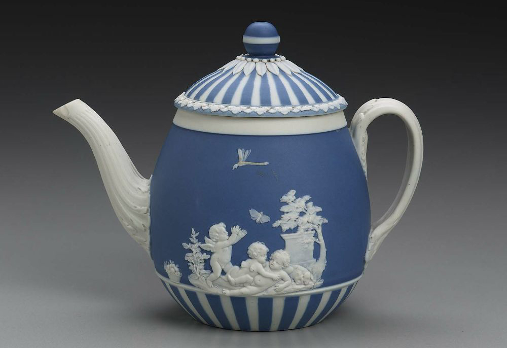 Фарфоровый чайник WEDGWOOD