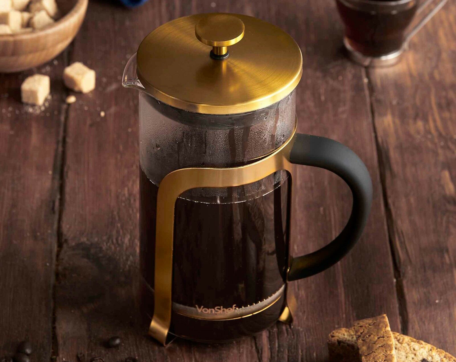 Фото френч-пресса с кофе