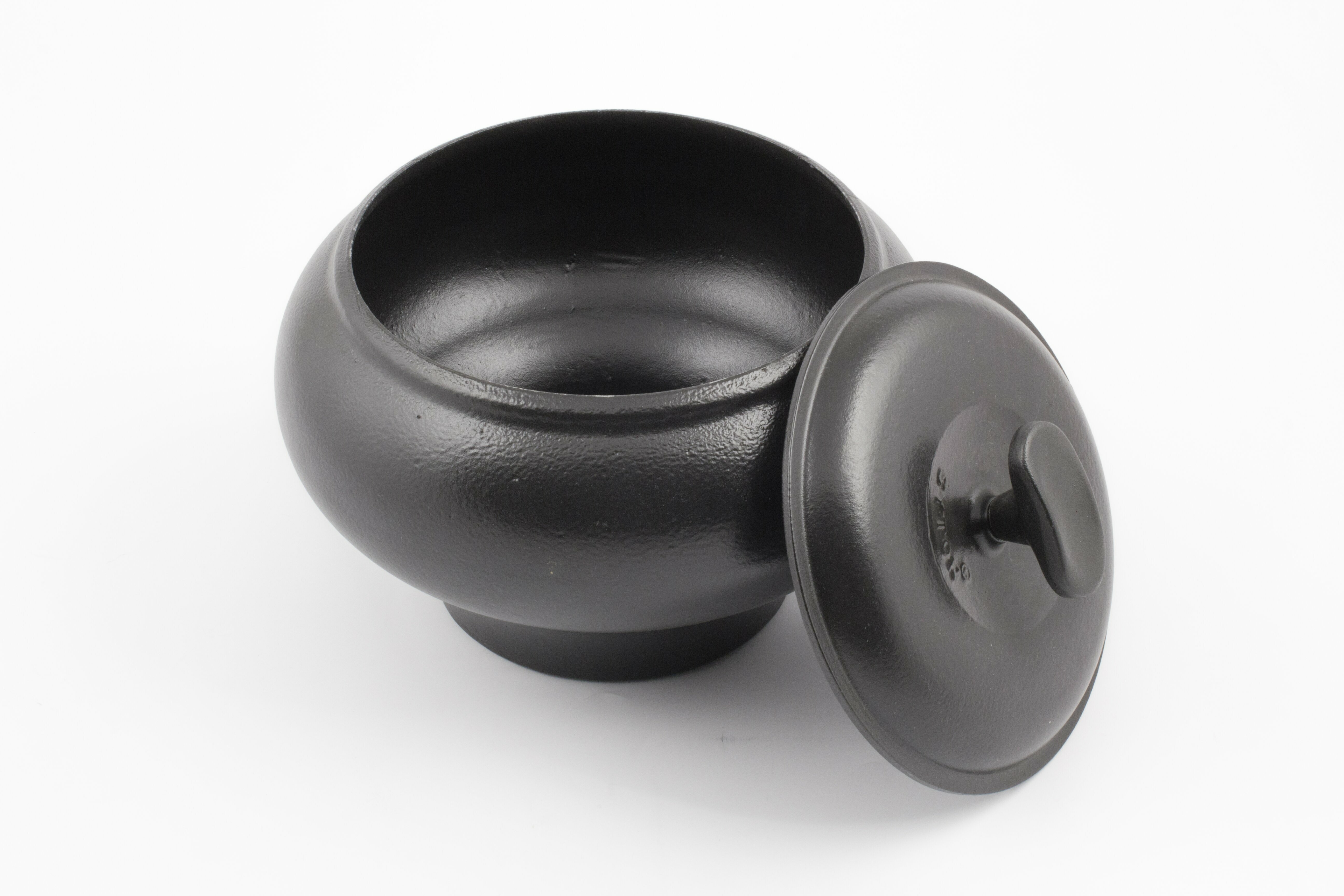 Чугунный эмалированный горшок