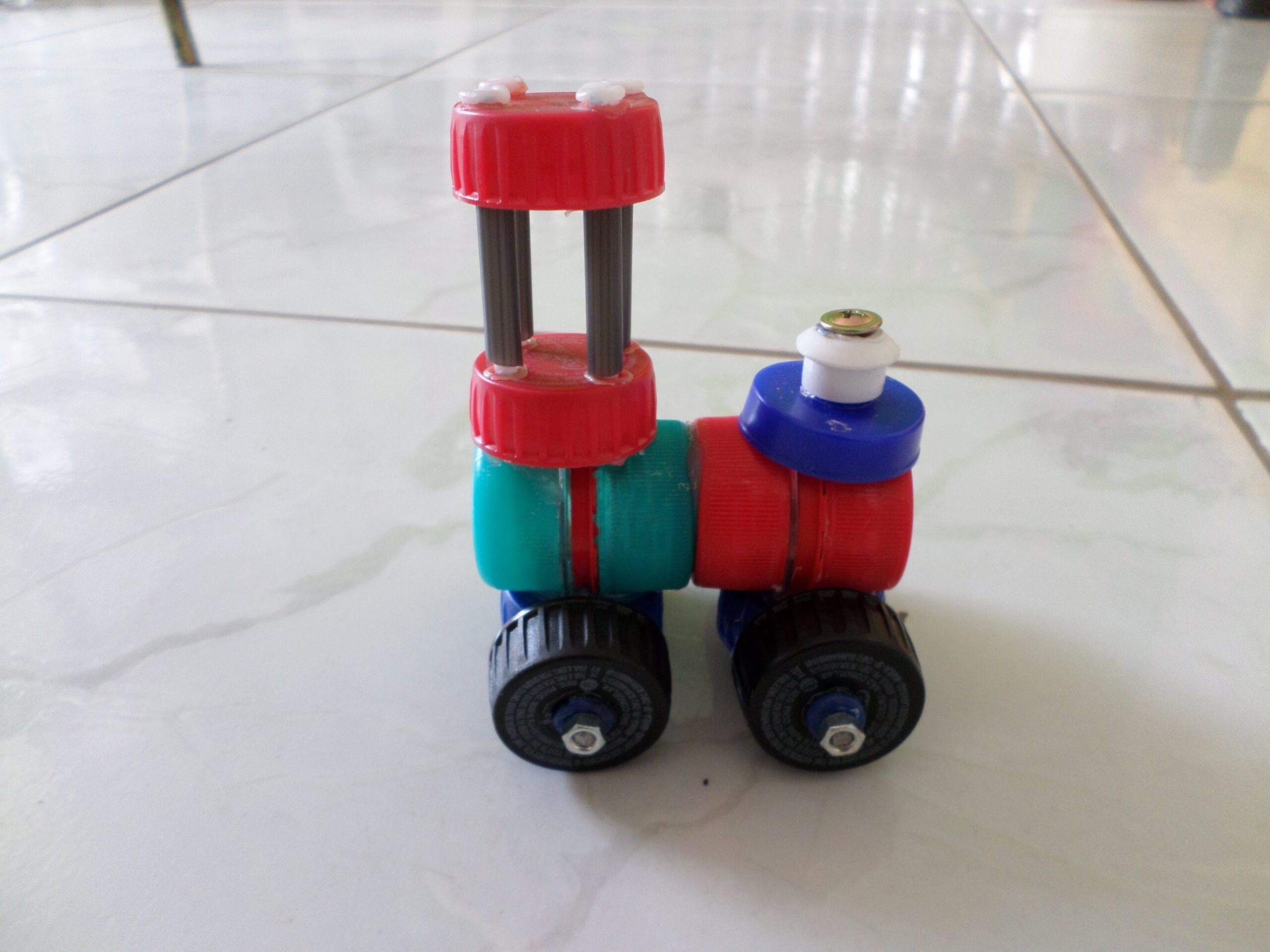 Игрушка из крышек