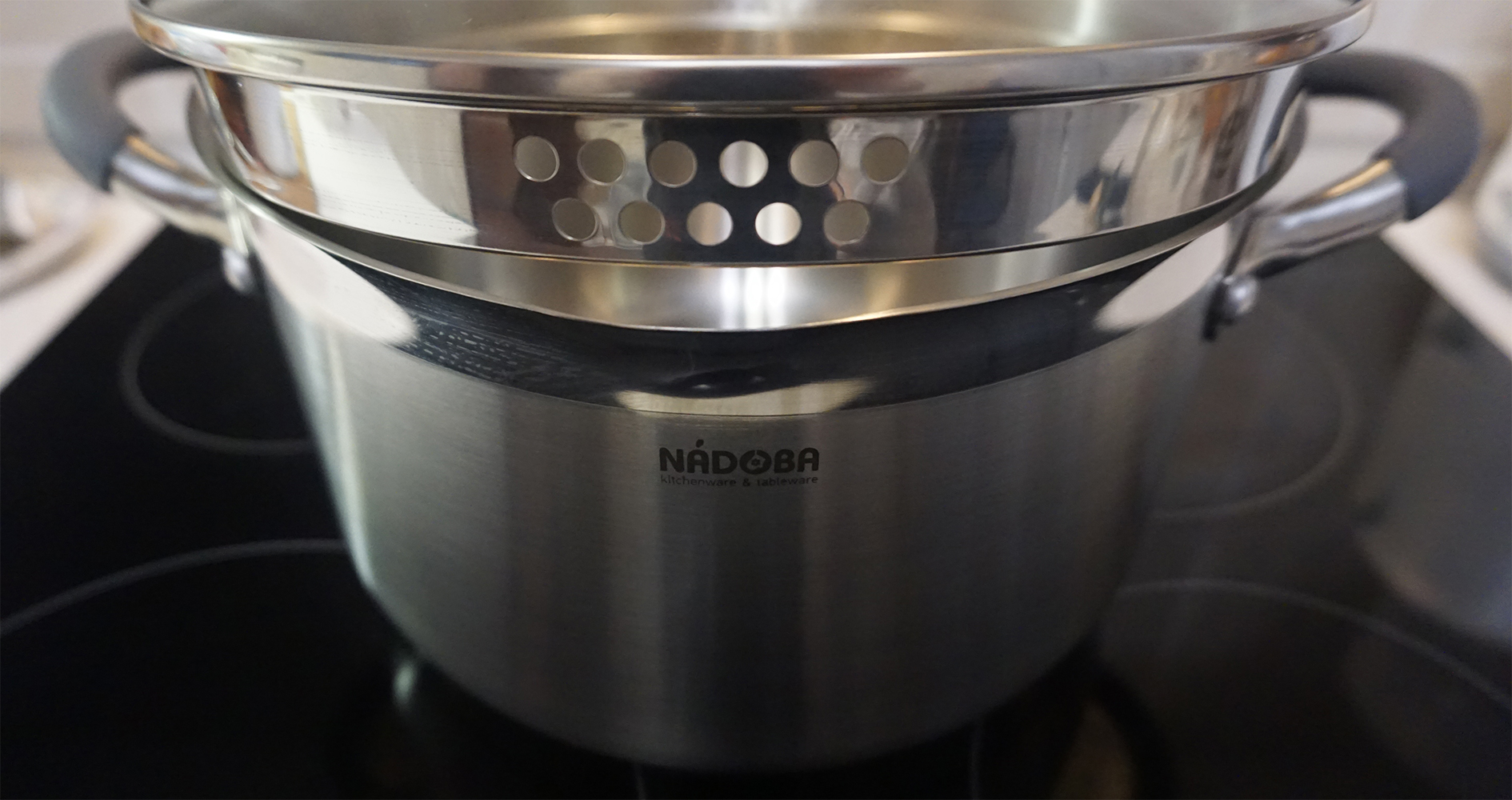 Кастрюля Nadoba на плите