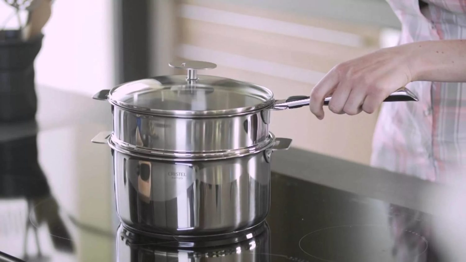 Кастрюля на индукционной плите