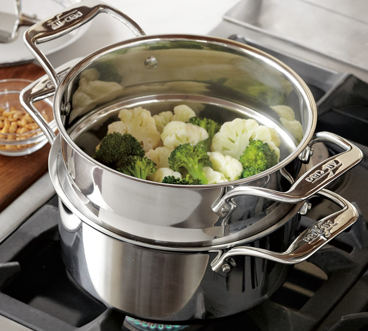 Кастрюля-пароварка с овощами