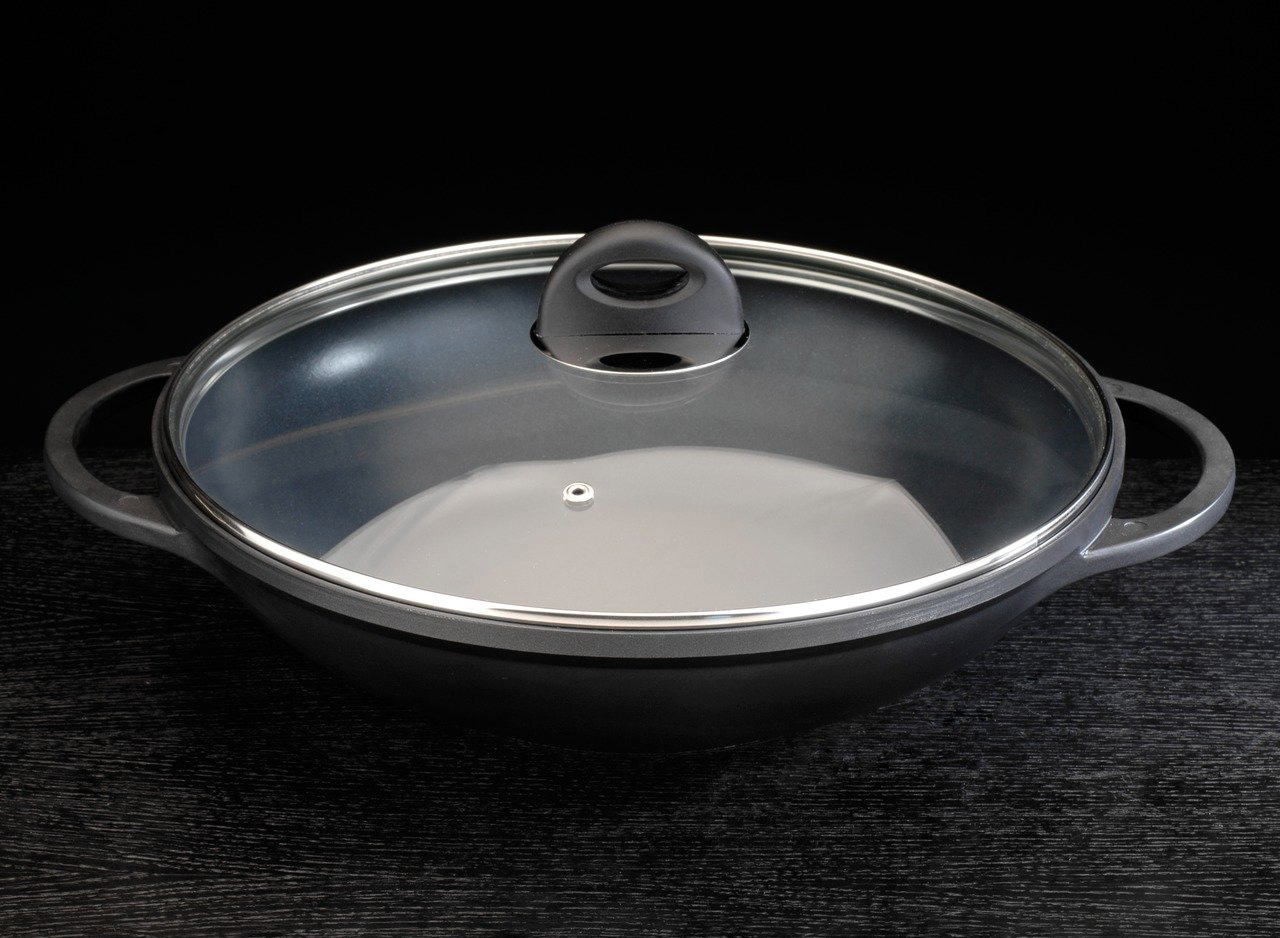 Фото казан-вока с крышкой