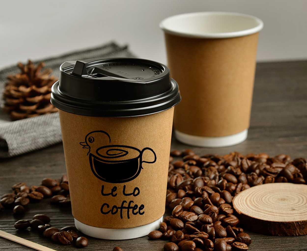 Кофе в пластиковом стакане