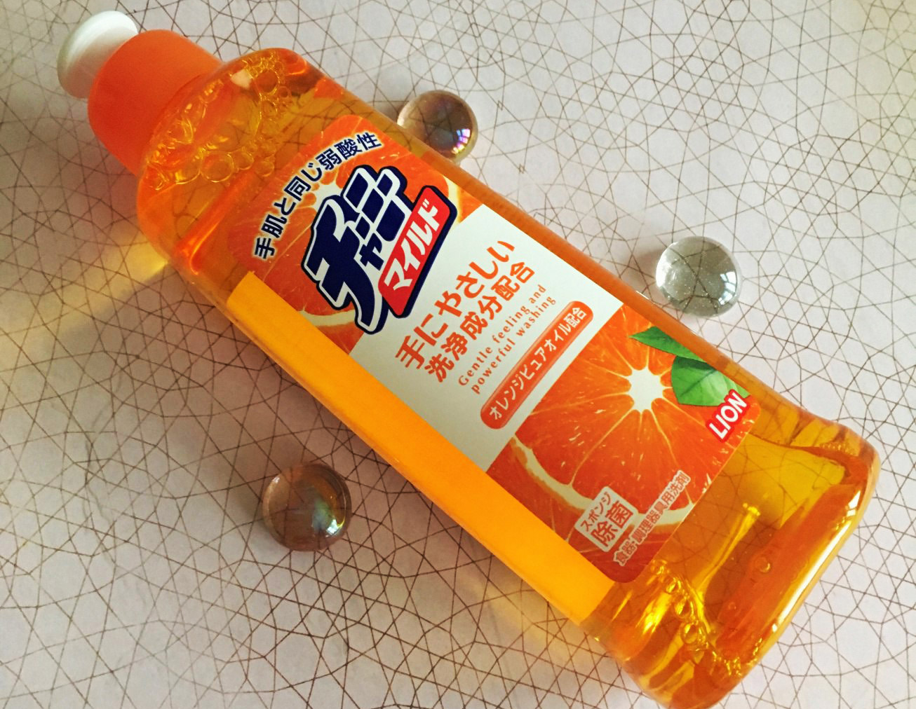 Фото Lion с апельсином