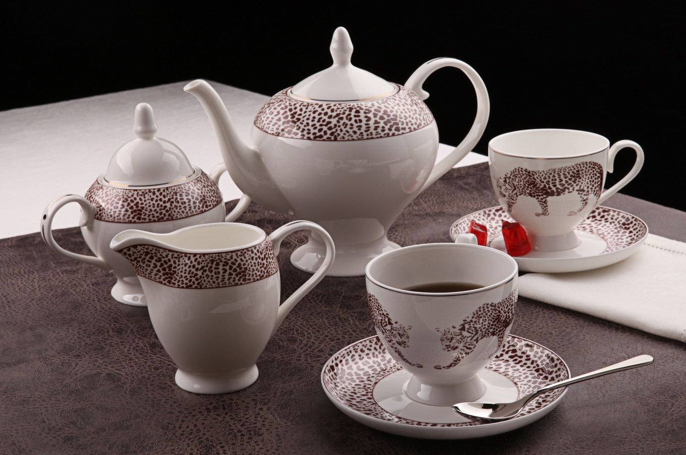 Оригинальный чайный сервиз