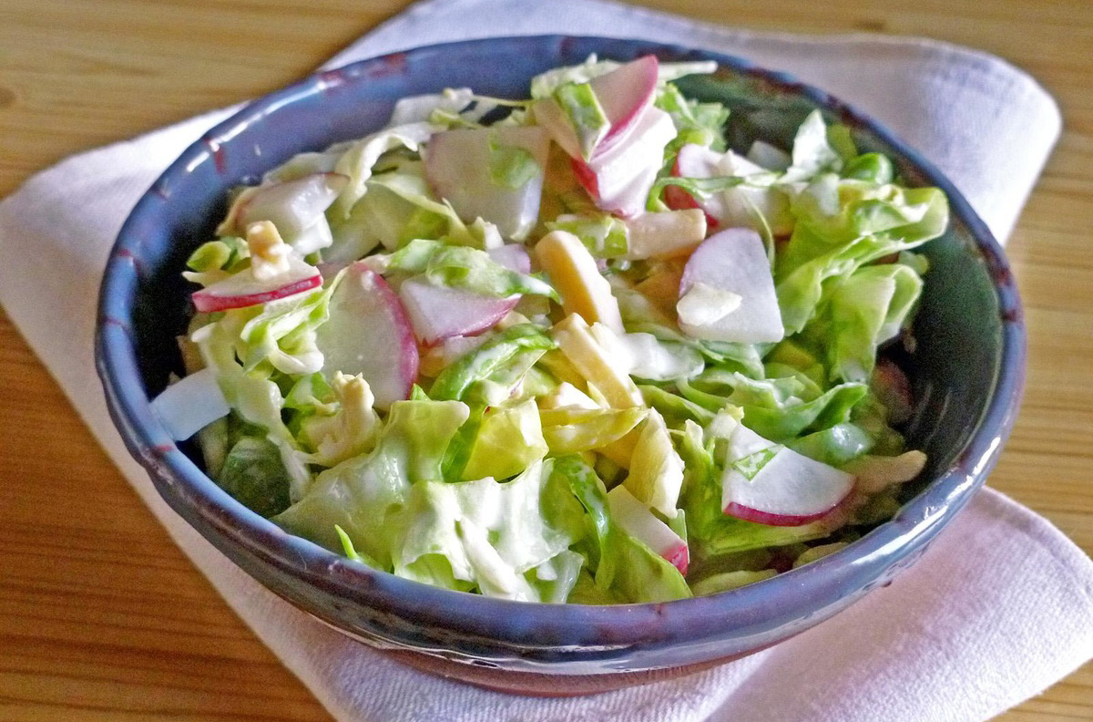 Овощной салат в салатнике