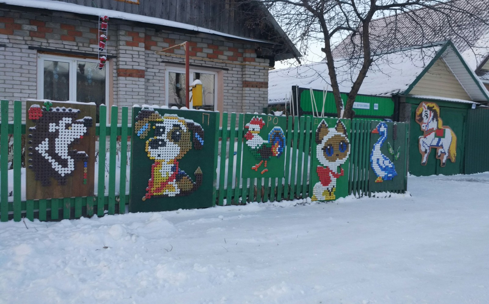 Панно из крышек