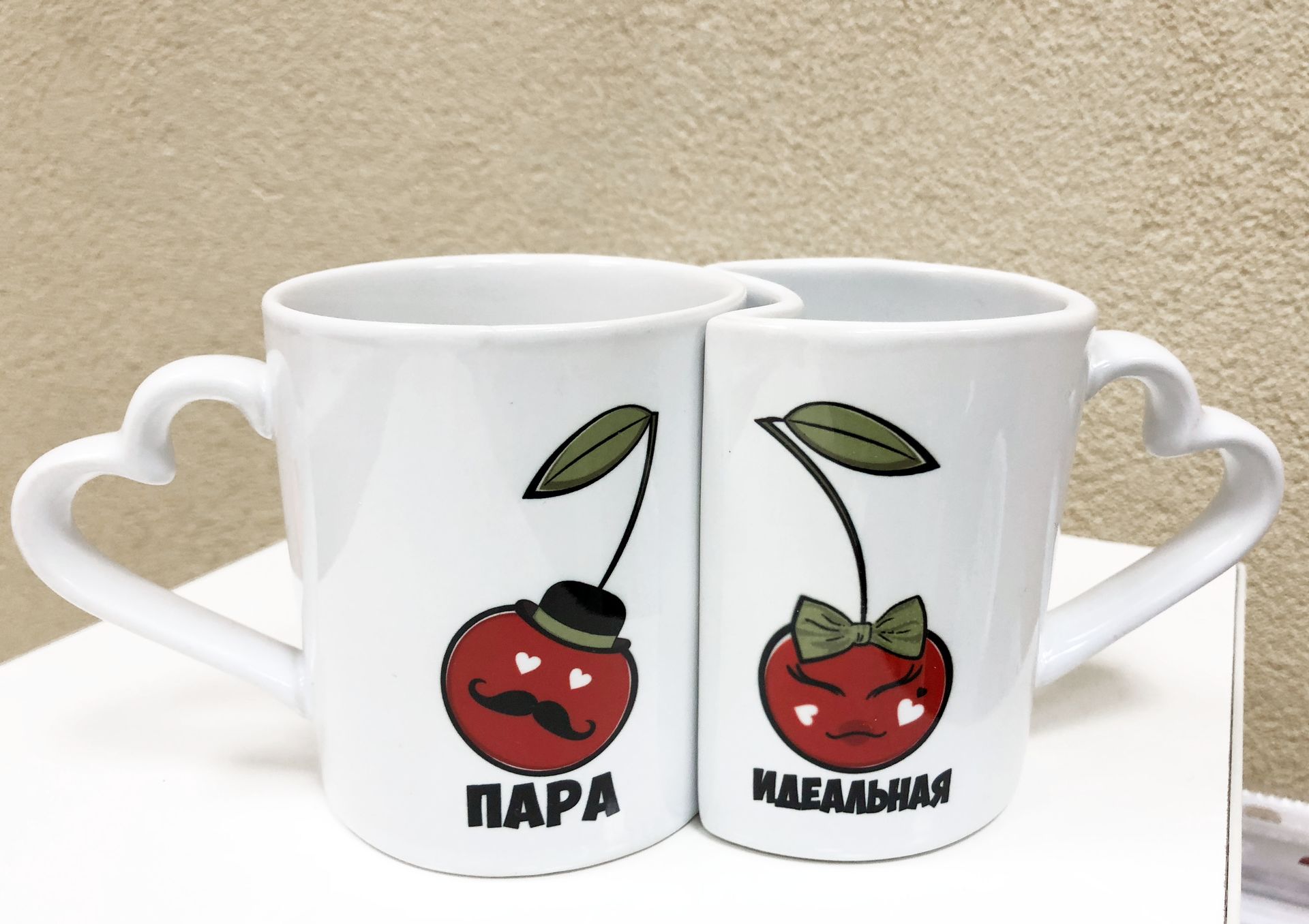 Парные кружки вишенки