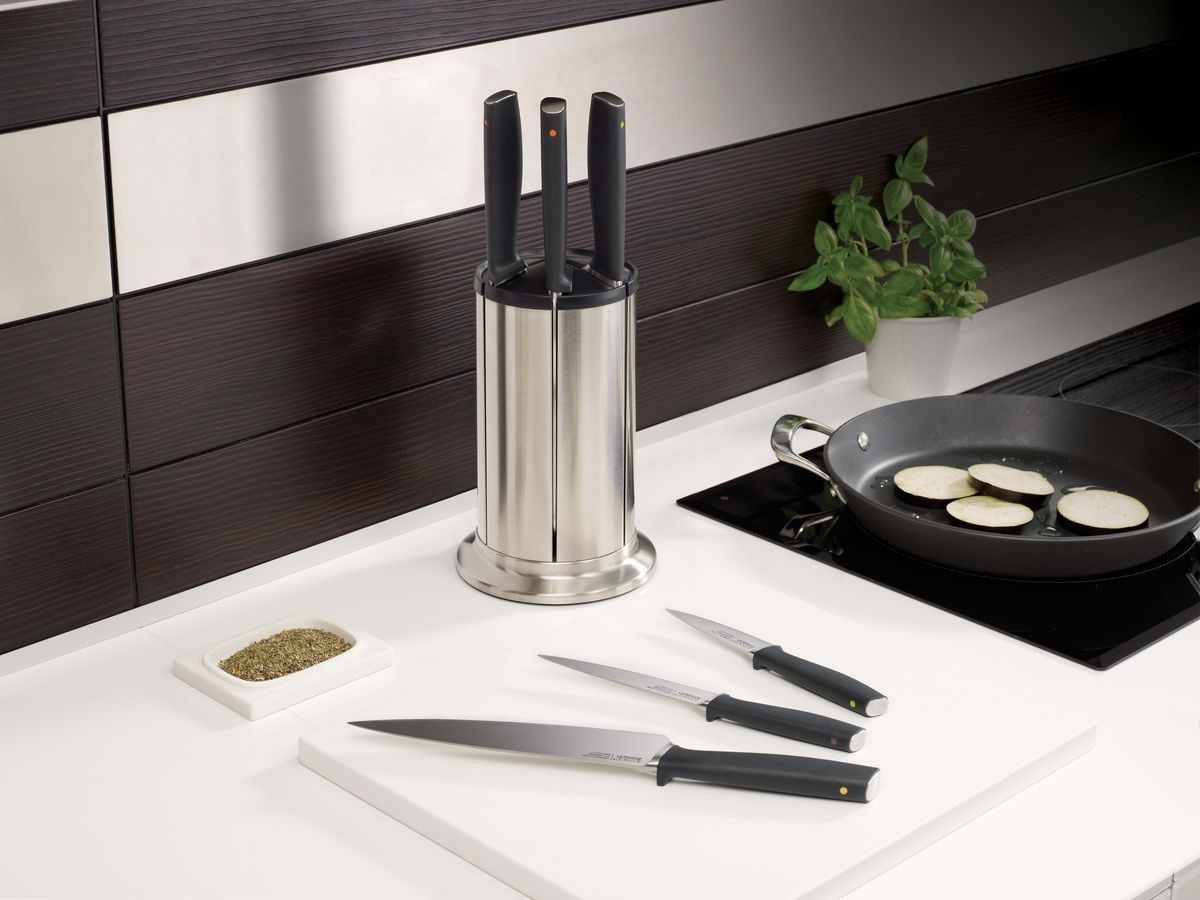 Подставка для ножей на столе