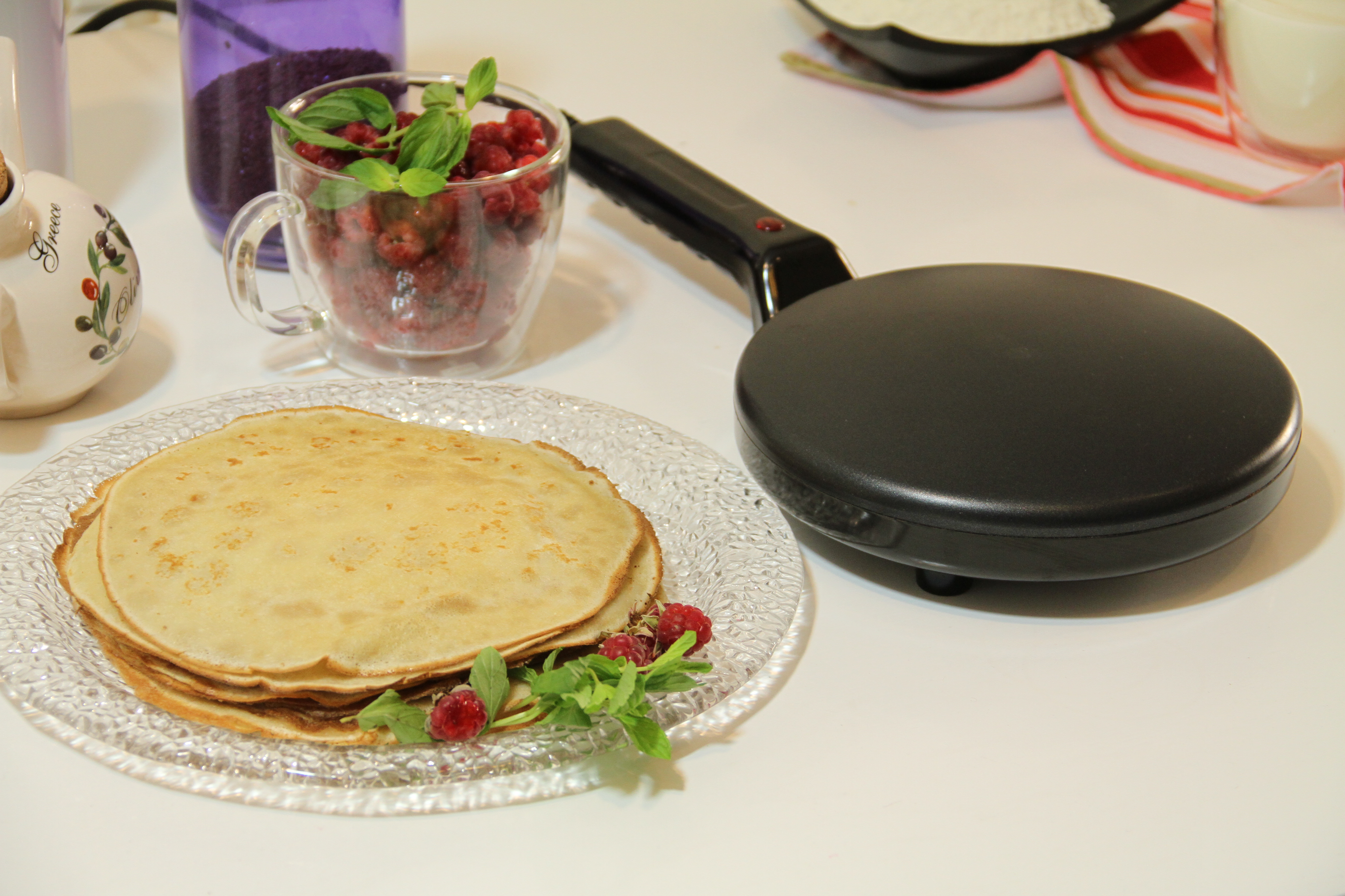 Фото погружной блинницы на столе