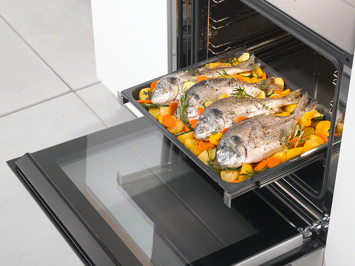 Противень с рыбой