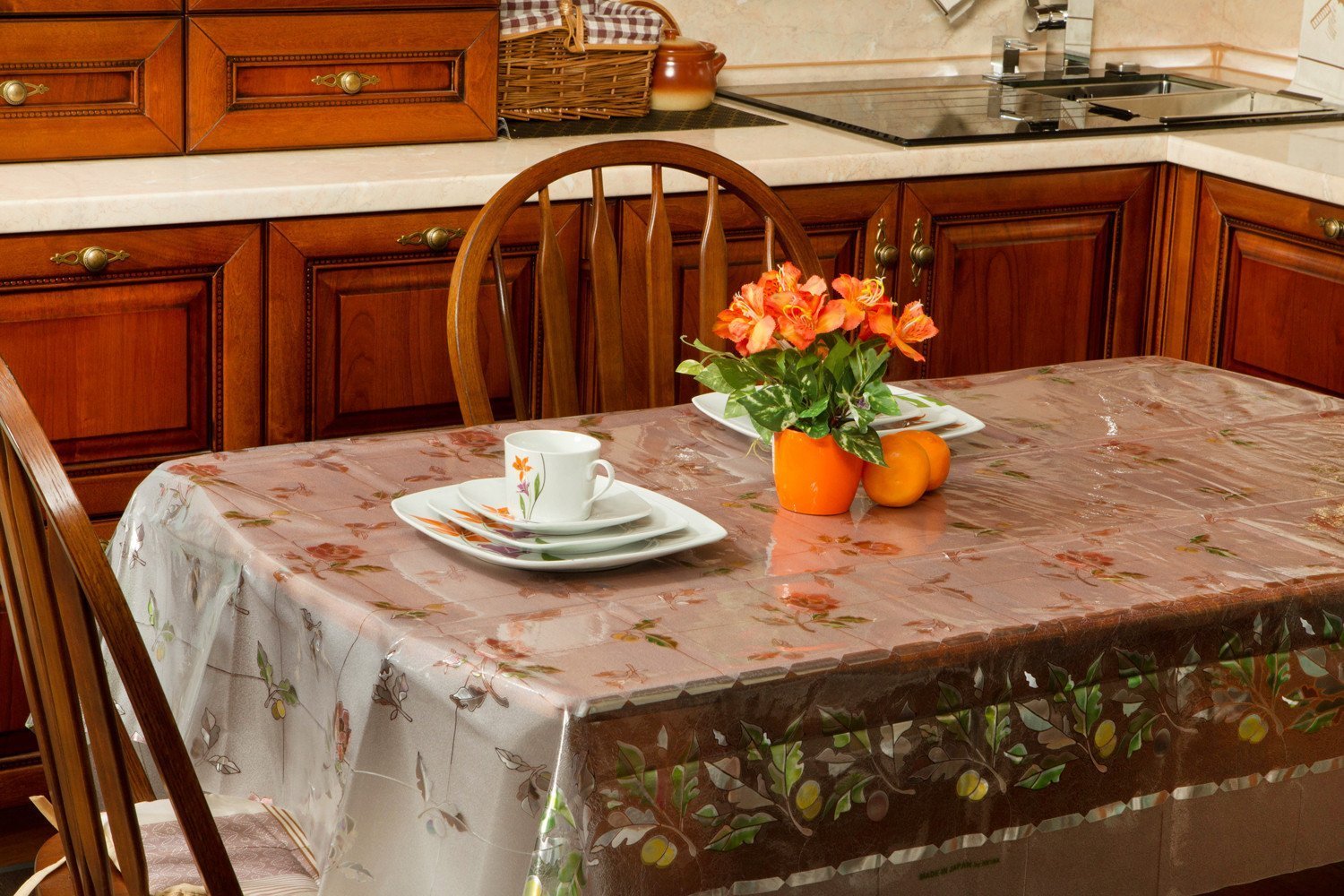 Скатерть на столе