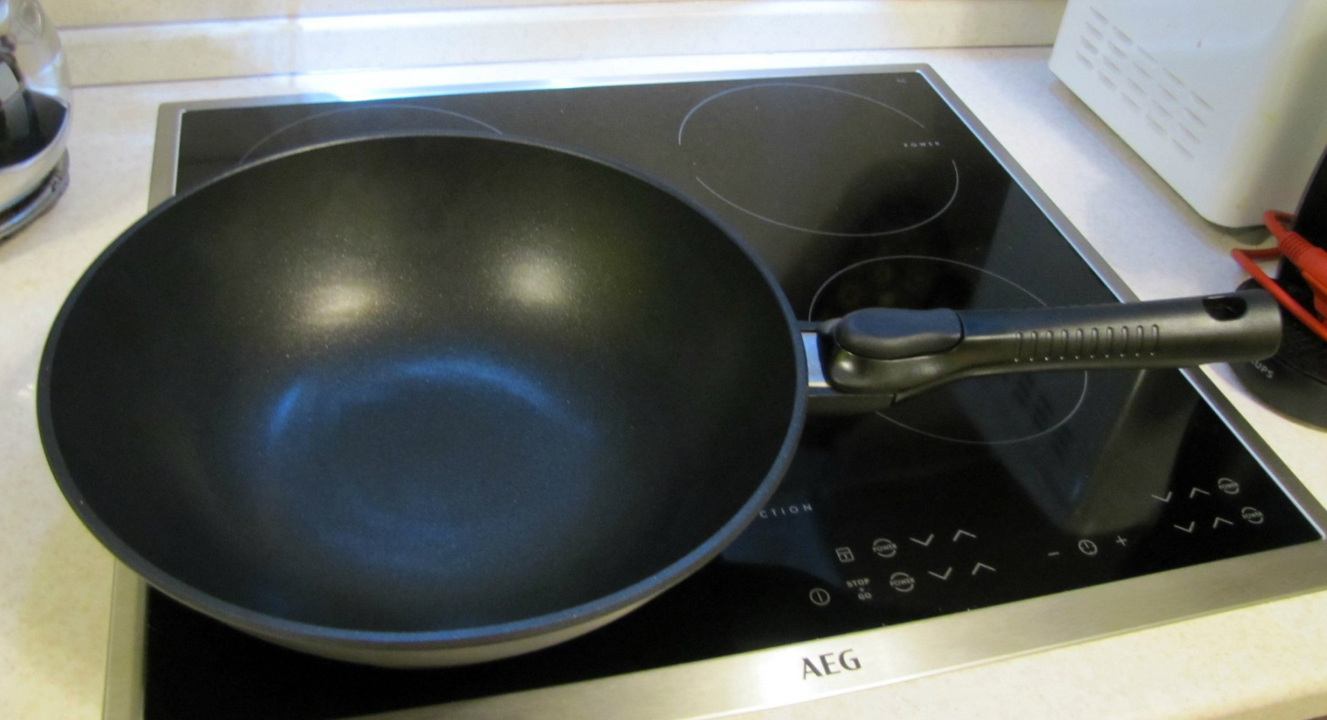 Сковорода Нева Металл на плите