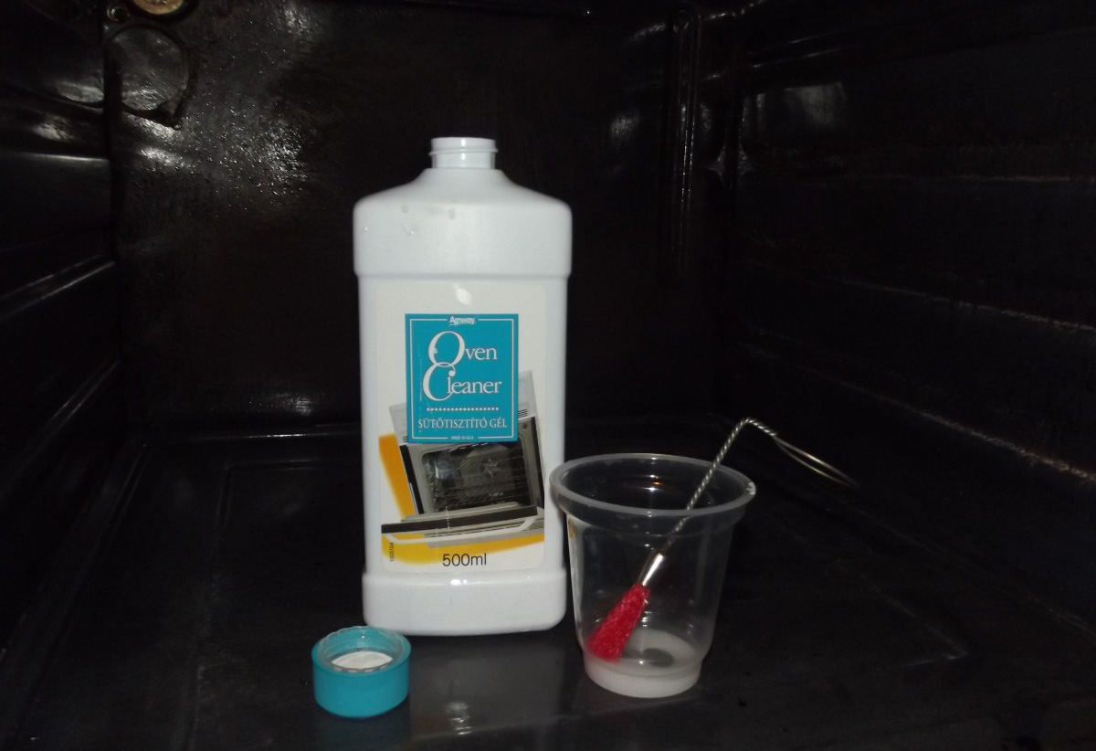 Средство AMWAY Oven Cleaner в духовке