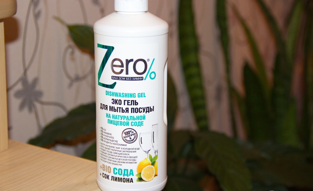 Средство для посуды Zero на столе