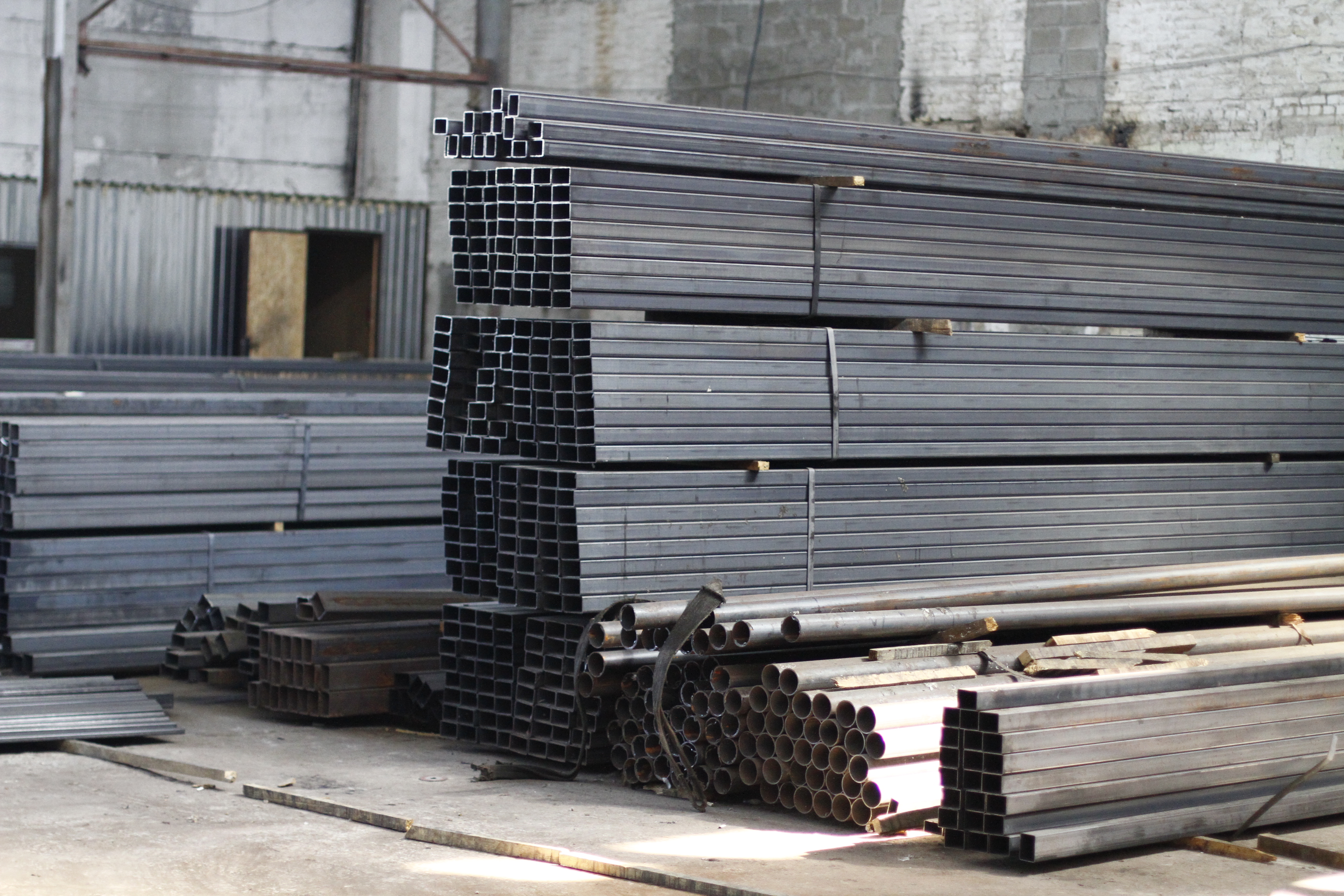 Фото стальных профильных труб