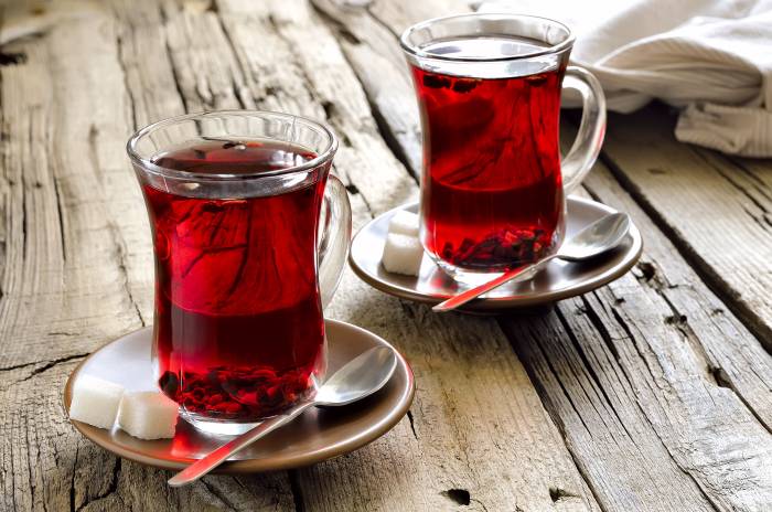 Турецкий чай в чашках