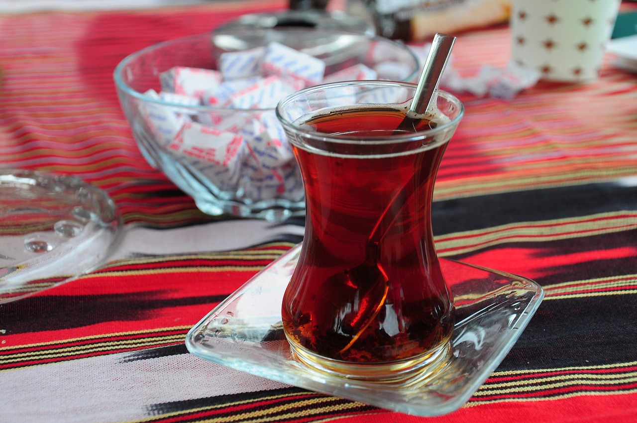 Турецкий чай в чашке