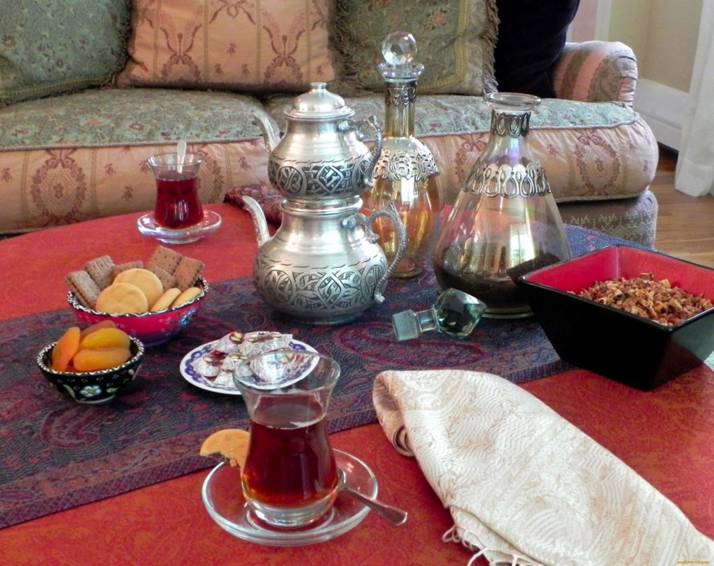 Турецкий чайник с чаем