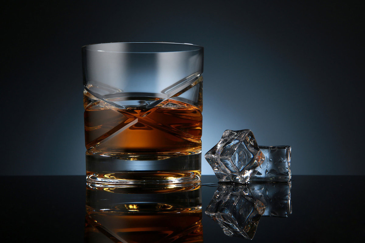 Виски в бокале Shtox