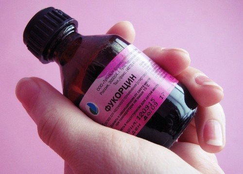 kak_i_chem_otmyt_fukorcin_s_kozhi_mebeli_pola_i_odezhdy-3