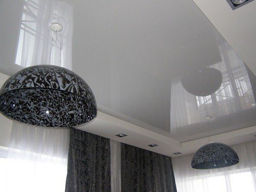 kak_myt_natyazhnoj_potolok_bez_razvodov-3